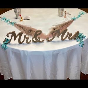 Mr & Mrs wooden decor